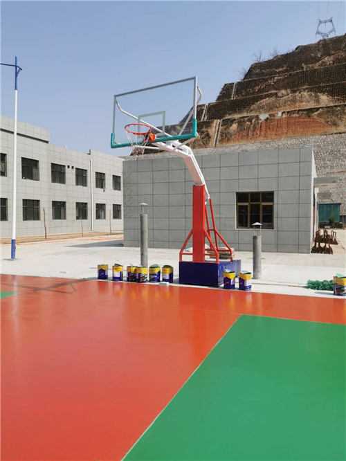 山西晉中高速站三色仿液壓籃球架安裝完畢客戶反饋效果圖